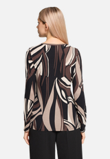 Basic Shirt mit Rippbündchen / Modellfoto Rückseite