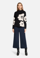 Culotte  mit Bügelfalte und elastischem Bund / Modellfoto Vorderseite (Outfit)