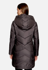 Outdoorjacke mit abnehmbarer Kapuze / Modellfoto Rückseite