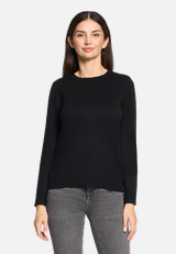 Basic-Strickpullover mit Rundhalsausschnitt / Modellfoto Vorderseite