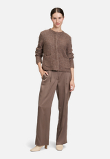 Grobstrickjacke mit Lurexfaden / Modellfoto Vorderseite (Outfit)