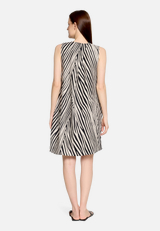 Leinenkleid ohne Arm / Modellfoto Rückseite