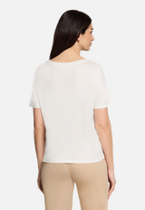Basic Shirt mit Aufdruck / Modellfoto Rückseite