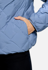 Leichte Steppjacke  mit Kapuze  / Detailbild