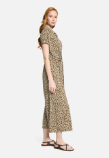 Jumpsuit mit Leo-Print / Modellfoto Vorderseite (Outfit)