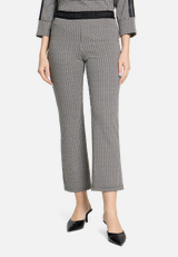 Schlupfhose Slim Fit / Modellfoto Vorderseite