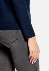 Basic-Strickpullover mit Rundhalsausschnitt / Detailbild
