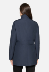 Outdoorjacke mit Stehkragen / Modellfoto Rückseite