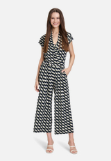 Jumpsuit mit Eingrifftaschen / Modellfoto Vorderseite