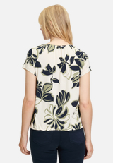 Printshirt mit Gummizug / Modellfoto Rückseite
