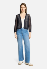 Grobstrickjacke mit Lochmuster / Modellfoto Vorderseite (Outfit)
