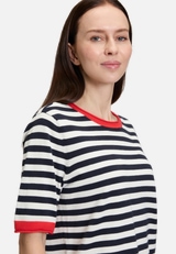 Basic-Pullover mit Streifen / Detailbild