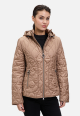 Outdoorjacke mit abnehmbarer Kapuze / Modellfoto Vorderseite