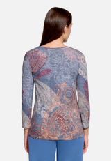 Shirt mit Paisley-Muster / Modellfoto Rückseite