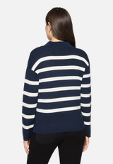 Strickpullover mit Streifen / Modellfoto Rückseite