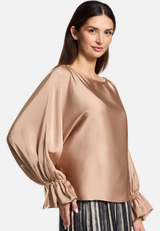 Satin-Bluse mit U-Boot-Ausschnitt / Detailbild