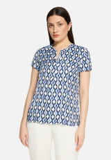 Satin-Bluse mit Print / Modellfoto Vorderseite