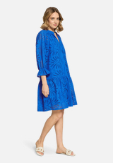 Stufenkleid mit 3/4 Arm / Modellfoto Vorderseite (Outfit)