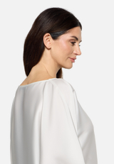 Satin-Bluse mit U-Boot-Ausschnitt / Detailbild