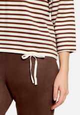 Gestreifter Pullover  mit U-Boot Ausschnitt  / Detailbild