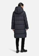 Daunen-Steppjacke mit Kapuze / Modellfoto Rückseite