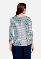 Shirt  3/4 Arm mit grafischem Muster / Modellfoto Rückseite