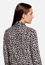 Rollkragenshirt  mit Leoprint  / Detailbild