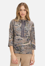 Sweatshirt mit hohem Kragen / Modellfoto Vorderseite