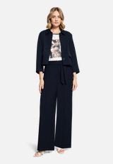 Stoffhose unifarben / Modellfoto Vorderseite (Outfit)