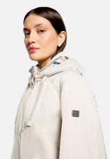 Sommerjacke mit Kapuze / Detailbild