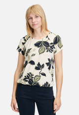 Printshirt mit Gummizug / Modellfoto Vorderseite