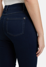 Basic-Jeans mit aufgesetzten Taschen / Detailbild