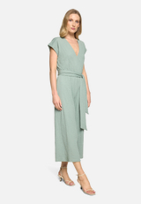 Jumpsuit mit Bindegürtel / Modellfoto Vorderseite (Outfit)