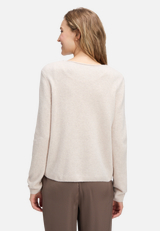 Feinstrickpullover mit Applikation / Modellfoto Rückseite