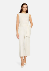 Eleganter Jumpsuit mit Eingrifftaschen / Modellfoto Vorderseite