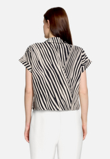 Leinenbluse mit Kragen / Modellfoto Rückseite