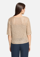 Strickpullover mit Lochmuster / Modellfoto Rückseite