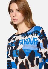 Printshirt mit Seitenschlitzen / Detailbild