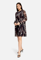 Chiffonkleid langarm / Modellfoto Vorderseite (Outfit)