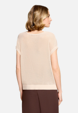 Lochstrick-Pullover mit Wasserfallausschnitt / Modellfoto Rückseite