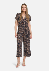 Jumpsuit mit Eingrifftaschen / Modellfoto Vorderseite