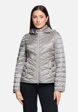 Outdoorjacke mit abnehmbarer Kapuze / Modellfoto Vorderseite