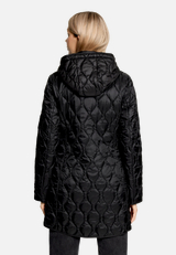 Outdoorjacke mit abnehmbarer Kapuze / Modellfoto Rückseite