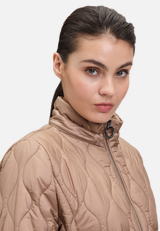 Outdoorjacke mit abnehmbarer Kapuze / Detailbild