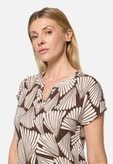 Basic Shirt mit V-Ausschnitt / Detailbild