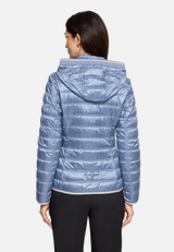 Steppjacke mit abnehmbarer Kapuze / Modellfoto Rückseite