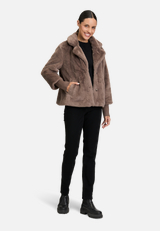 Outdoorjacke mit Plüsch / Modellfoto Vorderseite (Outfit)