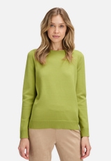 Basic-Strickpullover mit Rundhalsausschnitt / Modellfoto Vorderseite