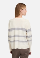 Feinstrickpullover mit Lurexfaden / Modellfoto Rückseite
