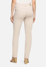 Casual-Hose mit aufgesetzten Taschen / Modellfoto Rückseite